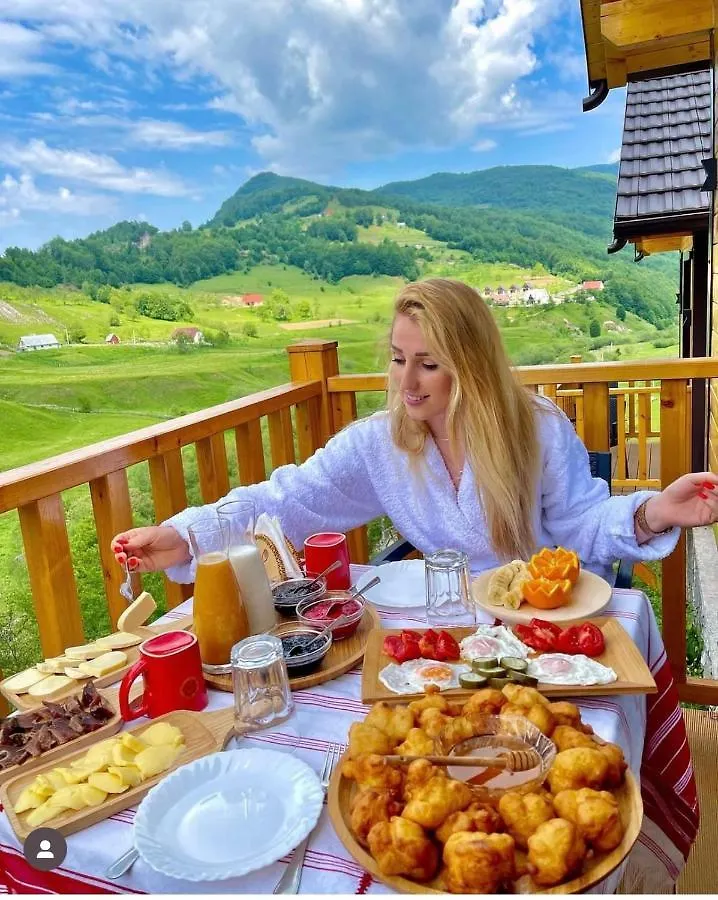 Bujtina Tradicionale Hotel Lepushe
